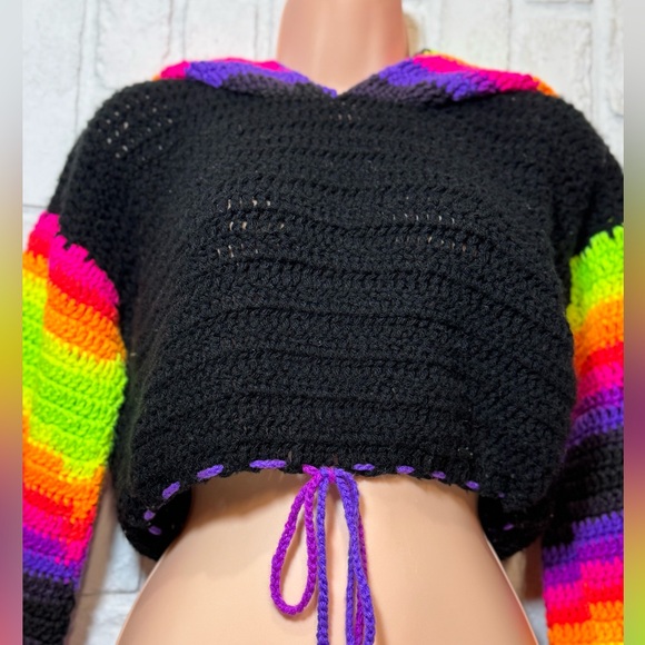 Multi color Balloon sleeve crop hoodie - Picture 4 of 5
